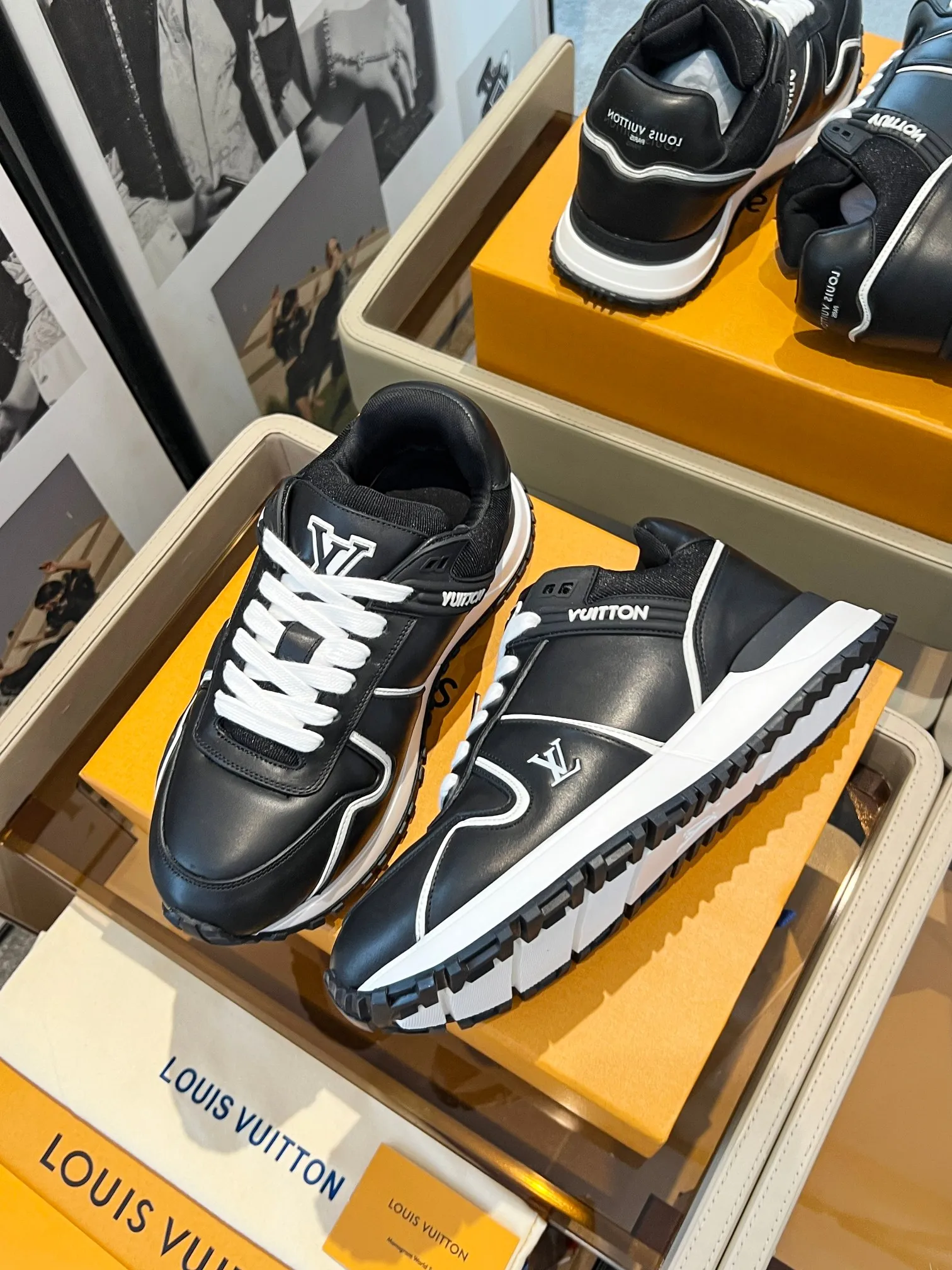 👟👟Ex-factory price 720👟👟 .LV Louis Vuitton's latest model, Phat Ding couple's thick-soled casual sneakers, original 1:1 production. Exquisite packaging at the counter [Celebration] ▪️Fabric: Original customized imported first-layer cowhide ▪️Inner lining: Customized breathable mesh ▪️Outsole: Original open-molded TPU combination outsole ▪️Sole thickness: 3.5CM ▪️Size: Women's 35-42/ Men's 39-46
